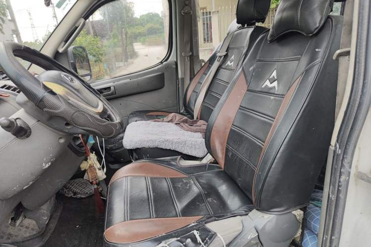 Used SAIC MAXUS Xintu V80 2015 2.5T Manual Aoyuntong Version Long Wheelbase Mid-Height Roof Left Front Seat