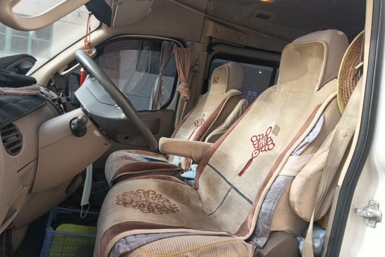 Used SAIC MAXUS Xintu V80 2015 2.5T Manual Zunjie Edition Short Wheelbase Mid-Height Configuration Left Front Seat