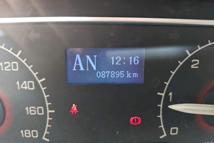 Used SAIC MAXUS Xintu V80  Odometer Close Up
