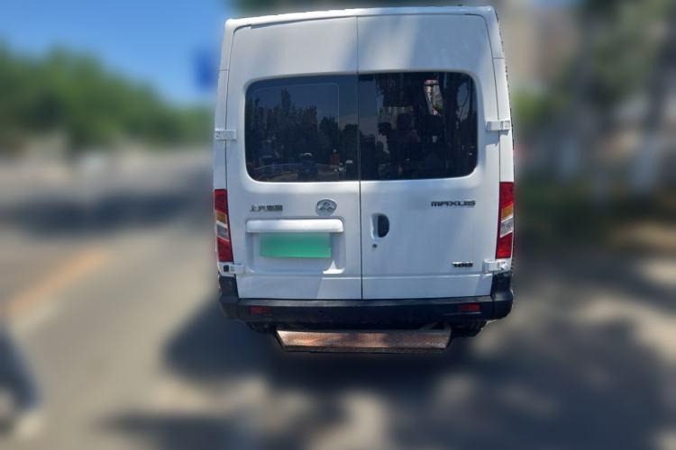 Used SAIC MAXUS Xintu V80 2015 2.5T AMT Aoyuntong Version Long Wheelbase Mid-Roof Rear