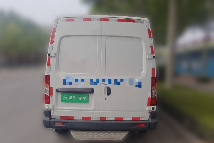 Used SAIC MAXUS Xintu V80 2015 2.5T AMT Aoyuntong Edition Short Wheelbase Mid-Height Rear
