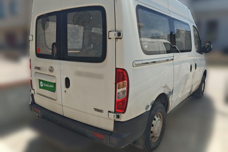 Used SAIC MAXUS Xintu V80 2015 2.5T Manual Aoyuntong Version Short Wheelbase Mid-Roof Rear Right 45 Deg