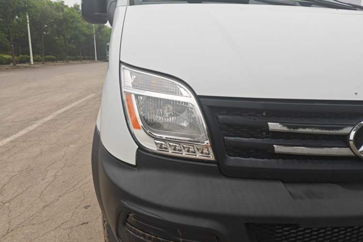 Used SAIC MAXUS Xintu V80  Right Front Headlight