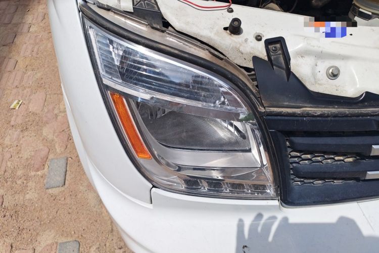Used SAIC MAXUS Xintu V80  Right Front Headlight