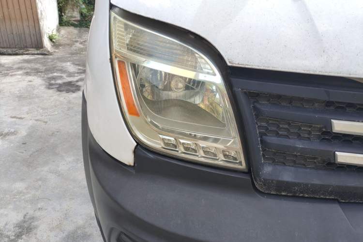 Used SAIC MAXUS Xintu V80  Right Front Headlight