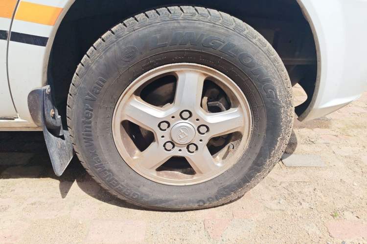 Used SAIC MAXUS Xintu V80  Right Front Wheel Hub