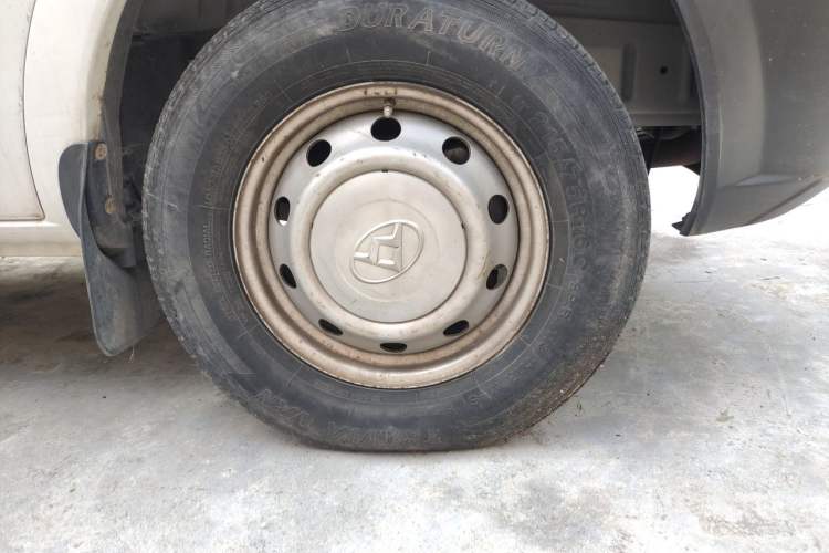 Used SAIC MAXUS Xintu V80  Right Front Wheel Hub