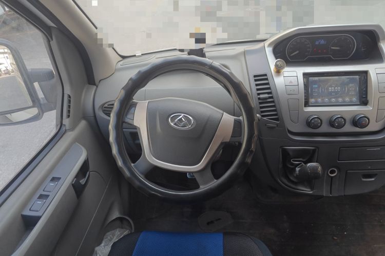Used SAIC MAXUS Xintu V80 2015 2.5T Manual Aoyuntong Version Short Wheelbase Mid-Roof Steering Wheel
