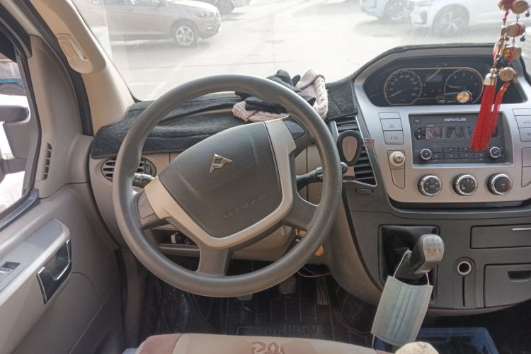 Used SAIC MAXUS Xintu V80 2015 2.5T Manual Zunjie Edition Short Wheelbase Mid-Height Configuration Steering Wheel