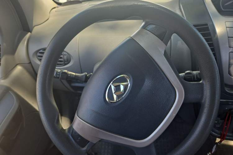 Used SAIC MAXUS Xintu V80 2015 2.5T AMT Aoyuntong Version Long Wheelbase Mid-Roof Steering Wheel