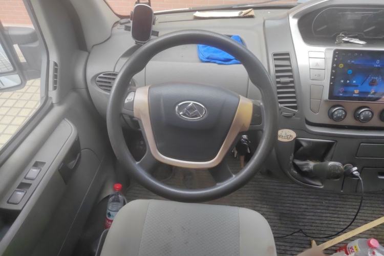 Used SAIC MAXUS Xintu V80 2015 2.5T Manual Aoyuntong Version Short Wheelbase Mid-Roof Steering Wheel