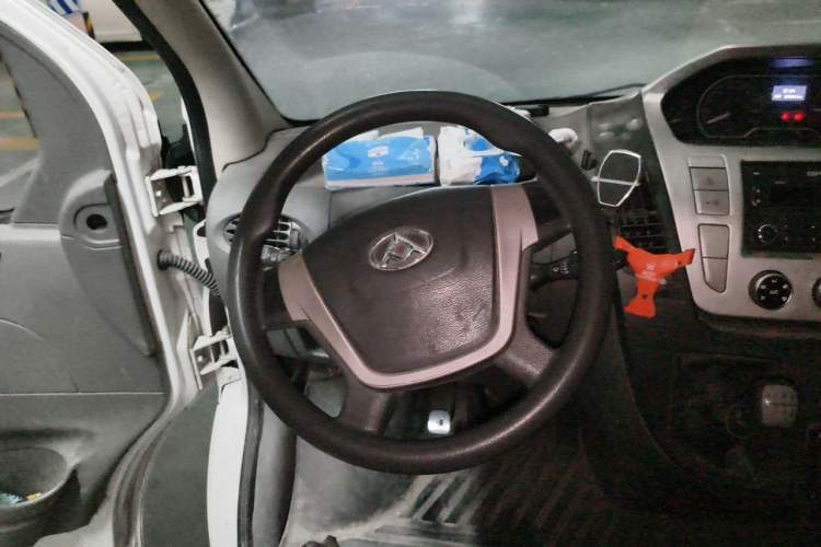 Used SAIC MAXUS Xintu V80 2015 2.5T Manual Aoyuntong Version Short Wheelbase Low Roof Steering Wheel