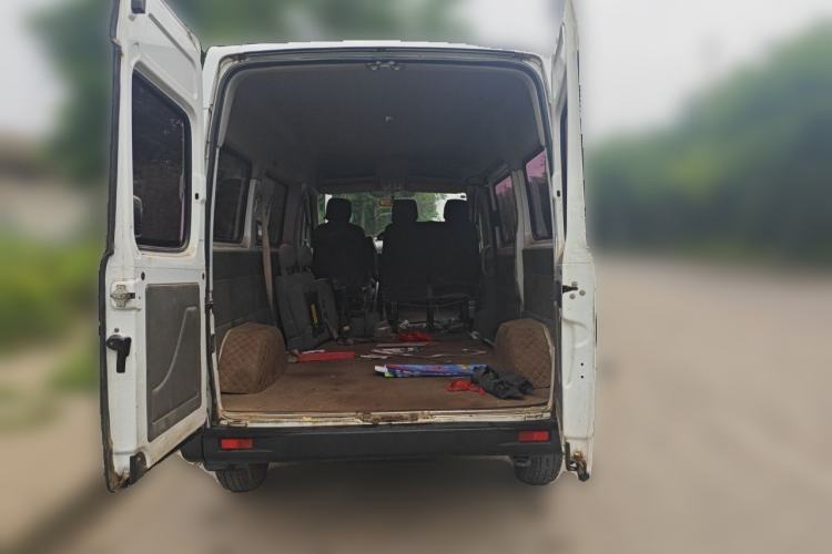 Used SAIC MAXUS Xintu V80  Trunk