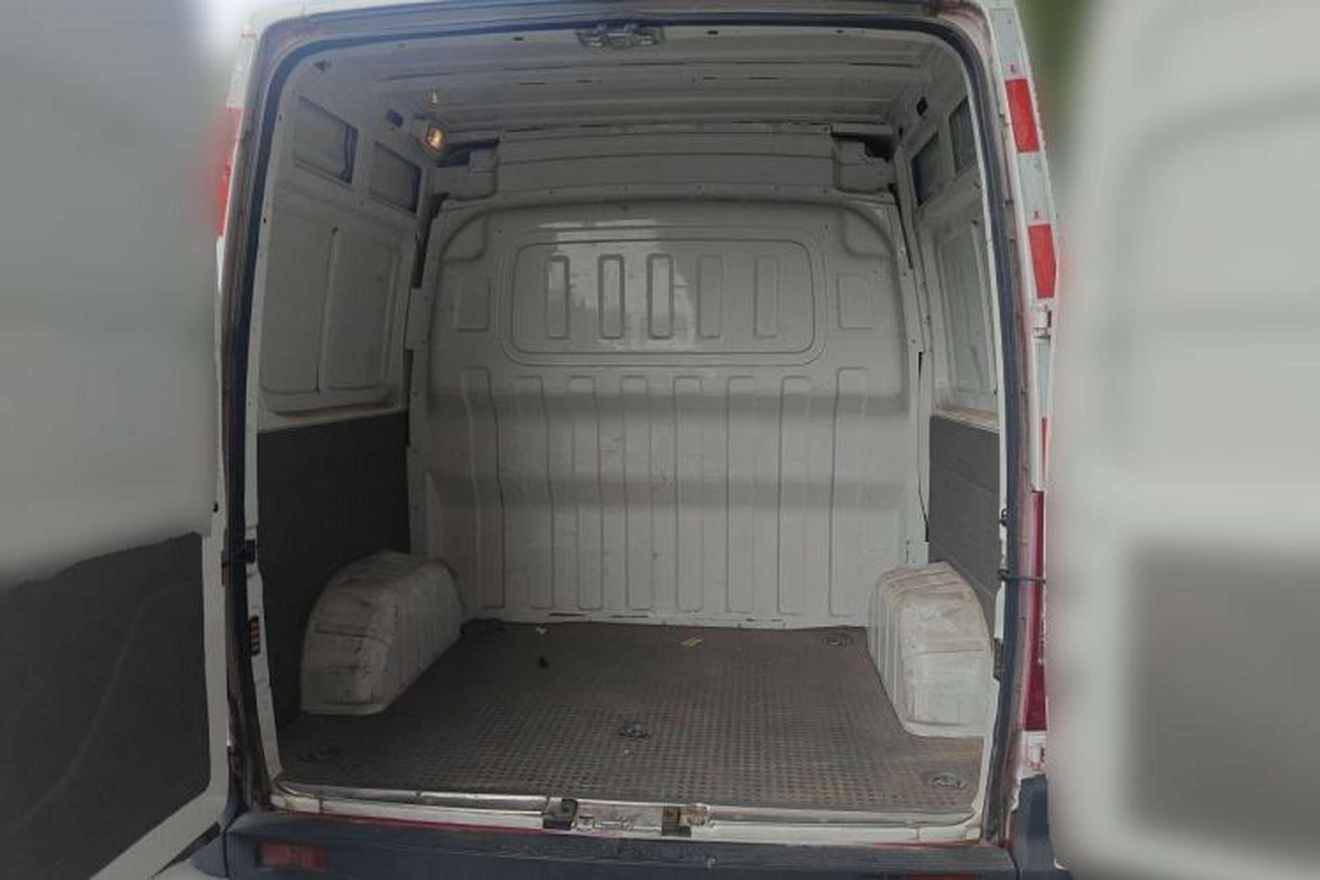 Used SAIC MAXUS Xintu V80 2015 2.5T AMT Aoyuntong Edition Short Wheelbase Mid-Height Trunk