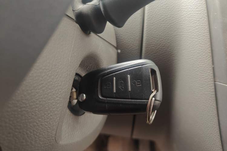 Used SAIC MAXUS Xintu V80 2015 2.5T AMT Aoyuntong Edition Short Wheelbase Mid-Height Vehicle Key
