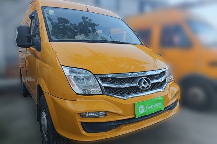 Used SAIC MAXUS Xintu V80 2015 2.5T Manual Aoyuntong Version Short Wheelbase Mid-Roof Front Right 45 Deg