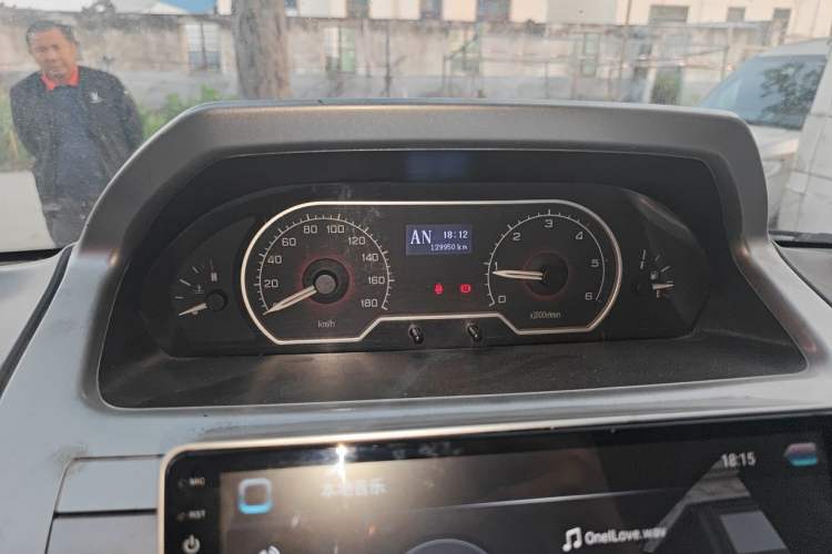 Used SAIC MAXUS Xintu V80 2015 2.5T Manual Aoyuntong Version Short Wheelbase Mid-Roof Instrument Cluster