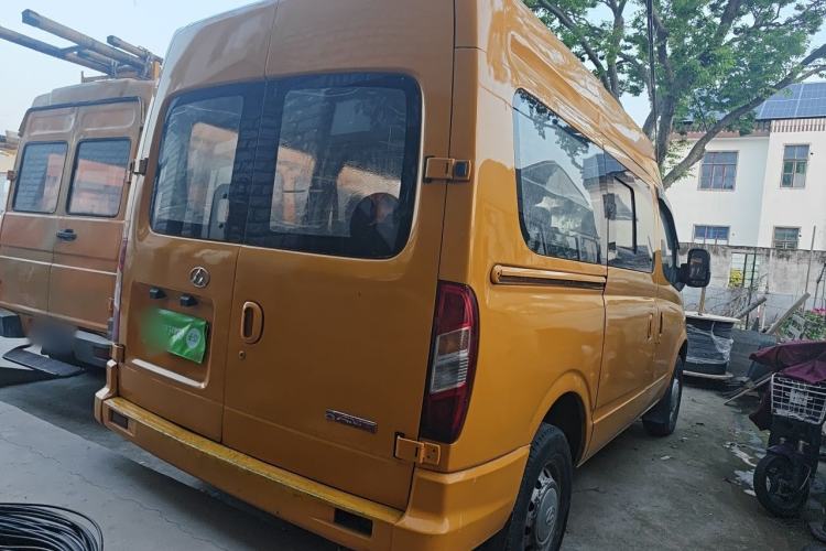 Used SAIC MAXUS Xintu V80 2015 2.5T Manual Aoyuntong Version Short Wheelbase Mid-Roof Rear Right 45 Deg