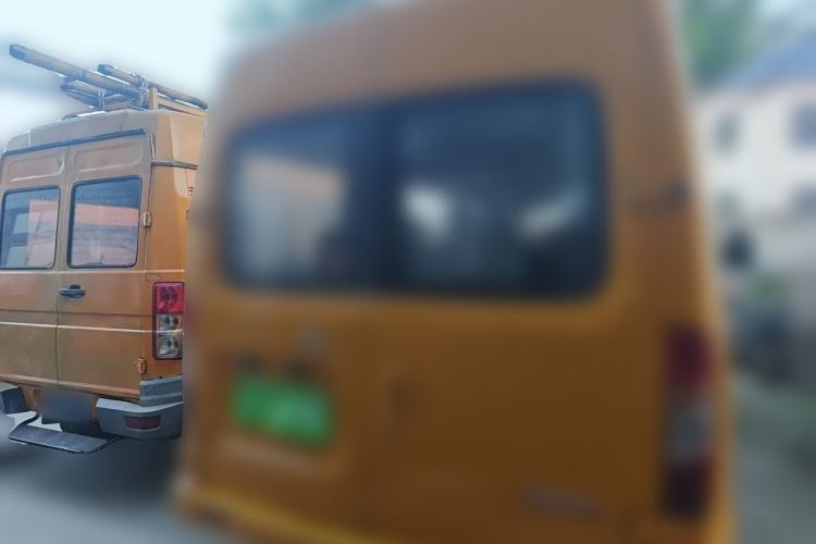 Used SAIC MAXUS Xintu V80 2015 2.5T Manual Aoyuntong Version Short Wheelbase Mid-Roof Rear
