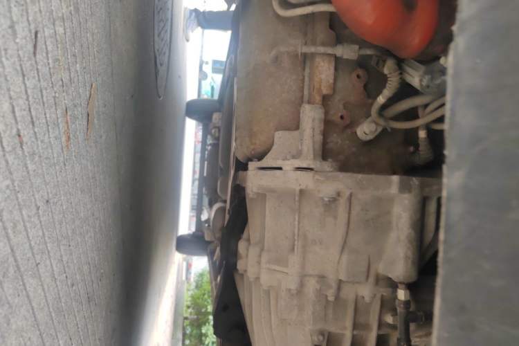 Used SAIC MAXUS Xintu V80 2016 2.5T Manual Aoyuntong National IV Long Wheelbase Mid-Height 7-Seater Chassis Front