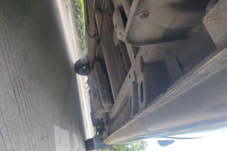 Used SAIC MAXUS Xintu V80 2016 2.5T Manual Aoyuntong National IV Long Wheelbase Mid-Height 7-Seater Chassis Rear Right