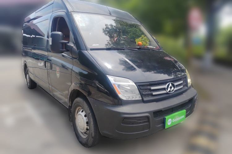 Used SAIC MAXUS Xintu V80 2016 2.5T Manual Aoyuntong National IV Long Wheelbase Mid-Height 7-Seater Front Right 45 Deg