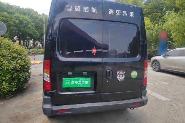 Used SAIC MAXUS Xintu V80 2016 2.5T Manual Aoyuntong National IV Long Wheelbase Mid-Height 7-Seater Rear