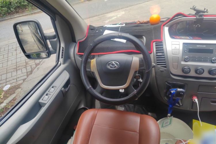 Used SAIC MAXUS Xintu V80 2016 2.5T Manual Aoyuntong National IV Long Wheelbase Mid-Height 7-Seater Steering Wheel