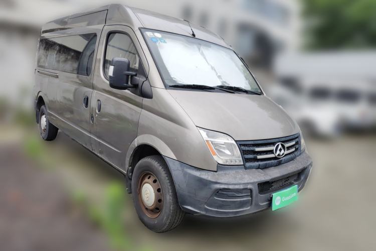 Used SAIC MAXUS Xintu V80 2016 2.5T Manual Aoyuntong National IV Long Wheelbase Mid-Height 7-Seater Front Right 45 Deg