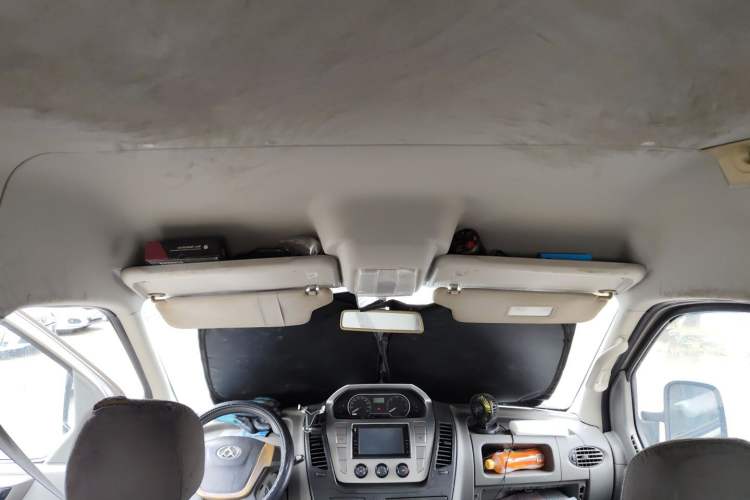Used SAIC MAXUS Xintu V80 2016 2.5T Manual Aoyuntong National IV Long Wheelbase Mid-Height 7-Seater Headliner