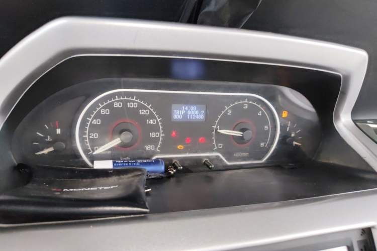 Used SAIC MAXUS Xintu V80 2016 2.5T Manual Aoyuntong National IV Long Wheelbase Mid-Height 7-Seater Instrument Cluster