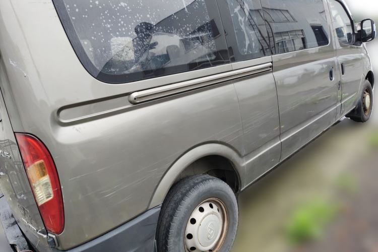 Used SAIC MAXUS Xintu V80 2016 2.5T Manual Aoyuntong National IV Long Wheelbase Mid-Height 7-Seater Rear Right 45 Deg