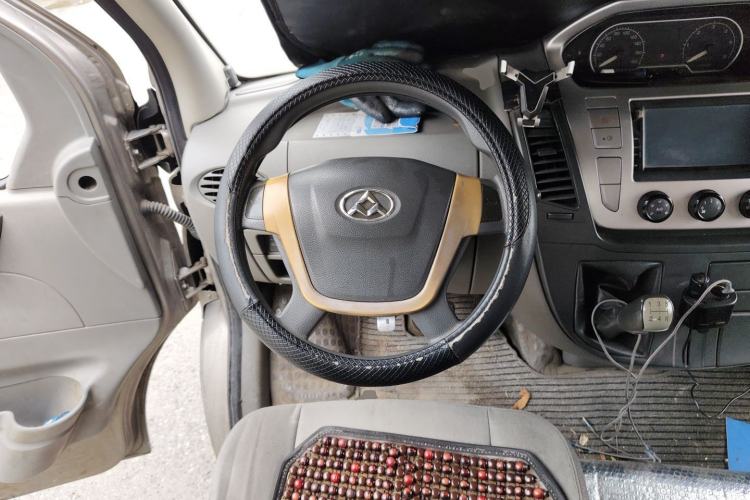 Used SAIC MAXUS Xintu V80 2016 2.5T Manual Aoyuntong National IV Long Wheelbase Mid-Height 7-Seater Steering Wheel