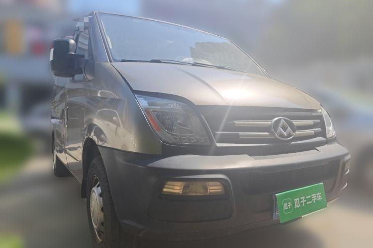 Used SAIC MAXUS Xintu V80 2016 2.5T Manual Aoyuntong National V Short Wheelbase Low-Roof 6-Seater Front Right 45 Deg