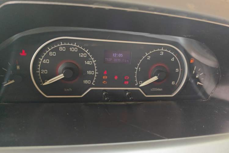 Used SAIC MAXUS Xintu V80 2016 2.5T Manual Aoyuntong National V Short Wheelbase Low-Roof 6-Seater Instrument Cluster