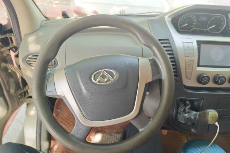 Used SAIC MAXUS Xintu V80 2016 2.5T Manual Aoyuntong National V Short Wheelbase Low-Roof 6-Seater Steering Wheel