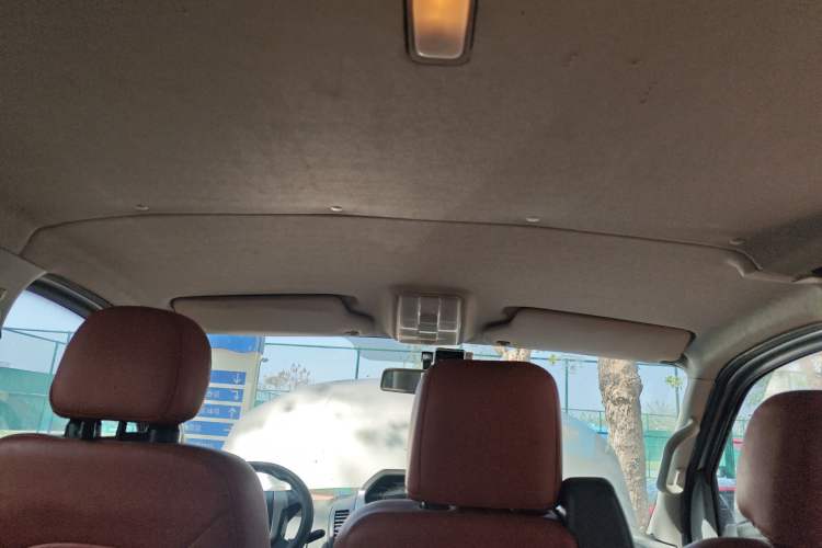 Used SAIC MAXUS Xintu V80 2016 2.5T Manual Aoyuntong National V Short Wheelbase Low-Roof 6-Seater Headliner
