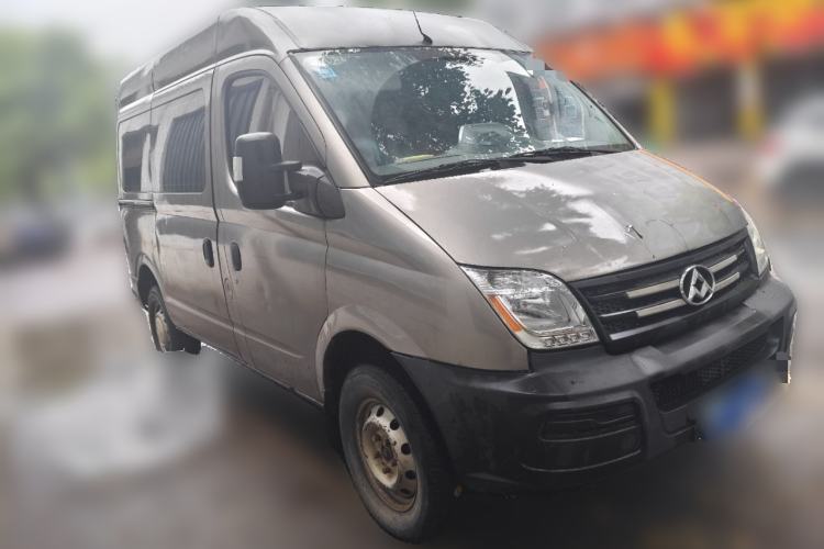 Used SAIC MAXUS Xintu V80 2016 2.5T Manual Aoyuntong National V Short Wheelbase Mid-Roof 6-Seater Front Right 45 Deg
