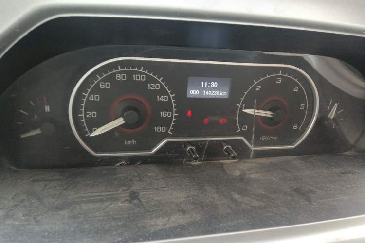 Used SAIC MAXUS Xintu V80 2016 2.5T Manual Aoyuntong National IV Short Wheelbase Mid-Roof 6-Seater Instrument Cluster