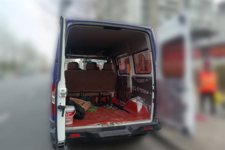 Used SAIC MAXUS Xintu V80 2016 2.5T Manual Aoyuntong National IV Short Wheelbase Mid-Roof 6-Seater Trunk
