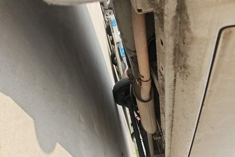 Used SAIC MAXUS Xintu V80  Chassis Front Left