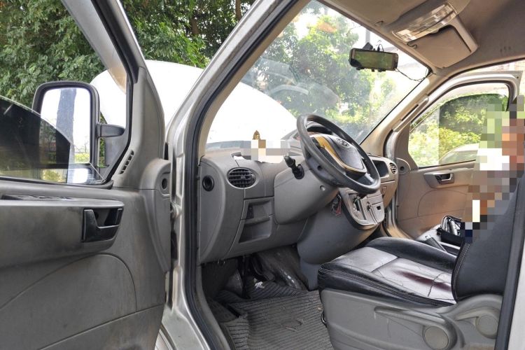 Used SAIC MAXUS Xintu V80 2016 2.5T AMT Aoyuntong National V Long Wheelbase High-Roof 7-Seater Driver Seat