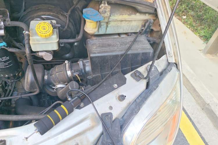 Used SAIC MAXUS Xintu V80  Engine Bay Left