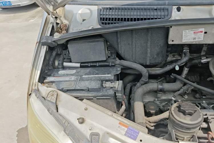 Used SAIC MAXUS Xintu V80  Engine Bay Right