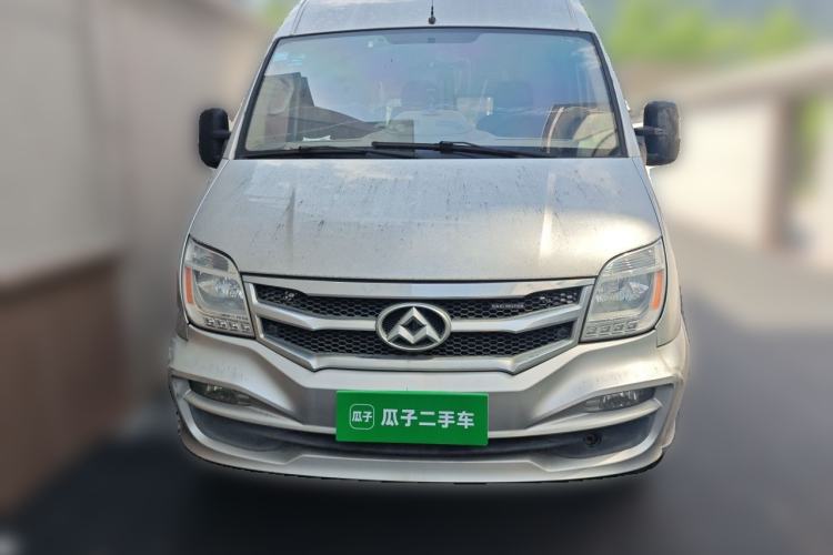 Used SAIC MAXUS Xintu V80 2016 2.5T Manual Aoyuntong National IV Short Wheelbase Mid-Roof 6-Seater Front