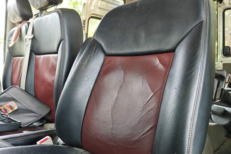 Used SAIC MAXUS Xintu V80 2016 2.5T AMT Aoyuntong National V Long Wheelbase High-Roof 7-Seater Left Front Seat