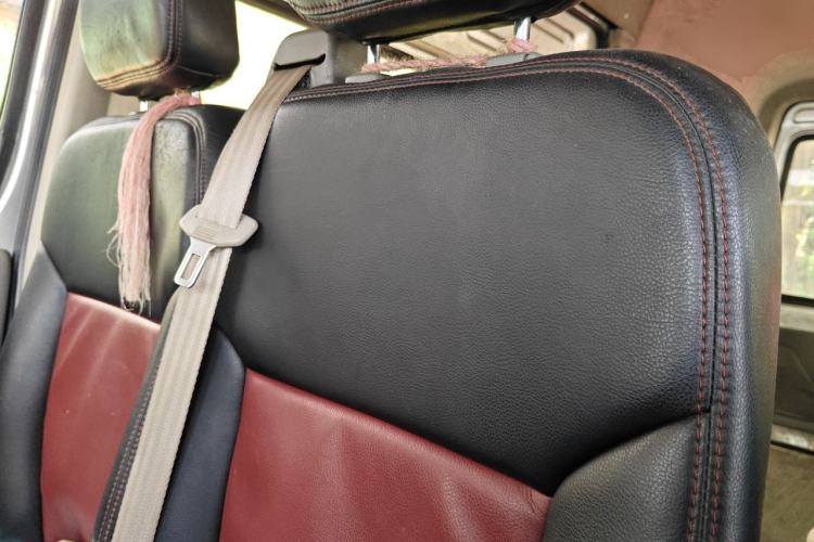Used SAIC MAXUS Xintu V80 2016 2.5T AMT Aoyuntong National V Long Wheelbase High-Roof 7-Seater Left Rear Seat