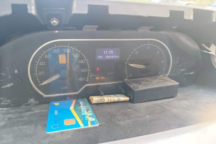 Used SAIC MAXUS Xintu V80  Odometer Close Up