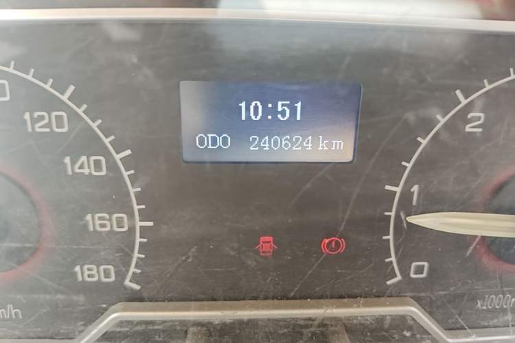 Used SAIC MAXUS Xintu V80  Odometer Close Up