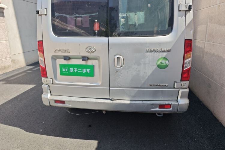 Used SAIC MAXUS Xintu V80 2016 2.5T Manual Aoyuntong National IV Short Wheelbase Mid-Roof 6-Seater Rear